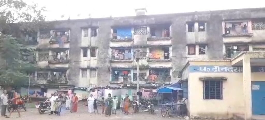Jamshedpur : बिष्टुपुर मेडिकल बस्ती के लोग क्यों है डरे हुए, पढ़ें खबर, Video भी देखें