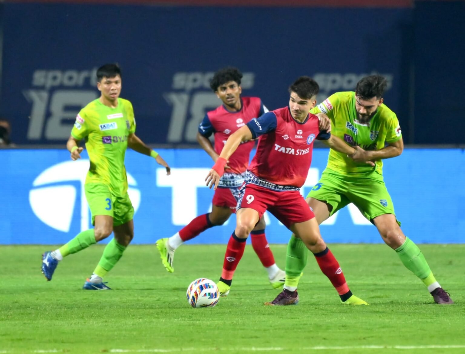 Jamshedpur : रोमांचक मुकाबले में जमशेदपुर एफसी ने केरला ब्लास्टर्स को बराबरी पर रोका