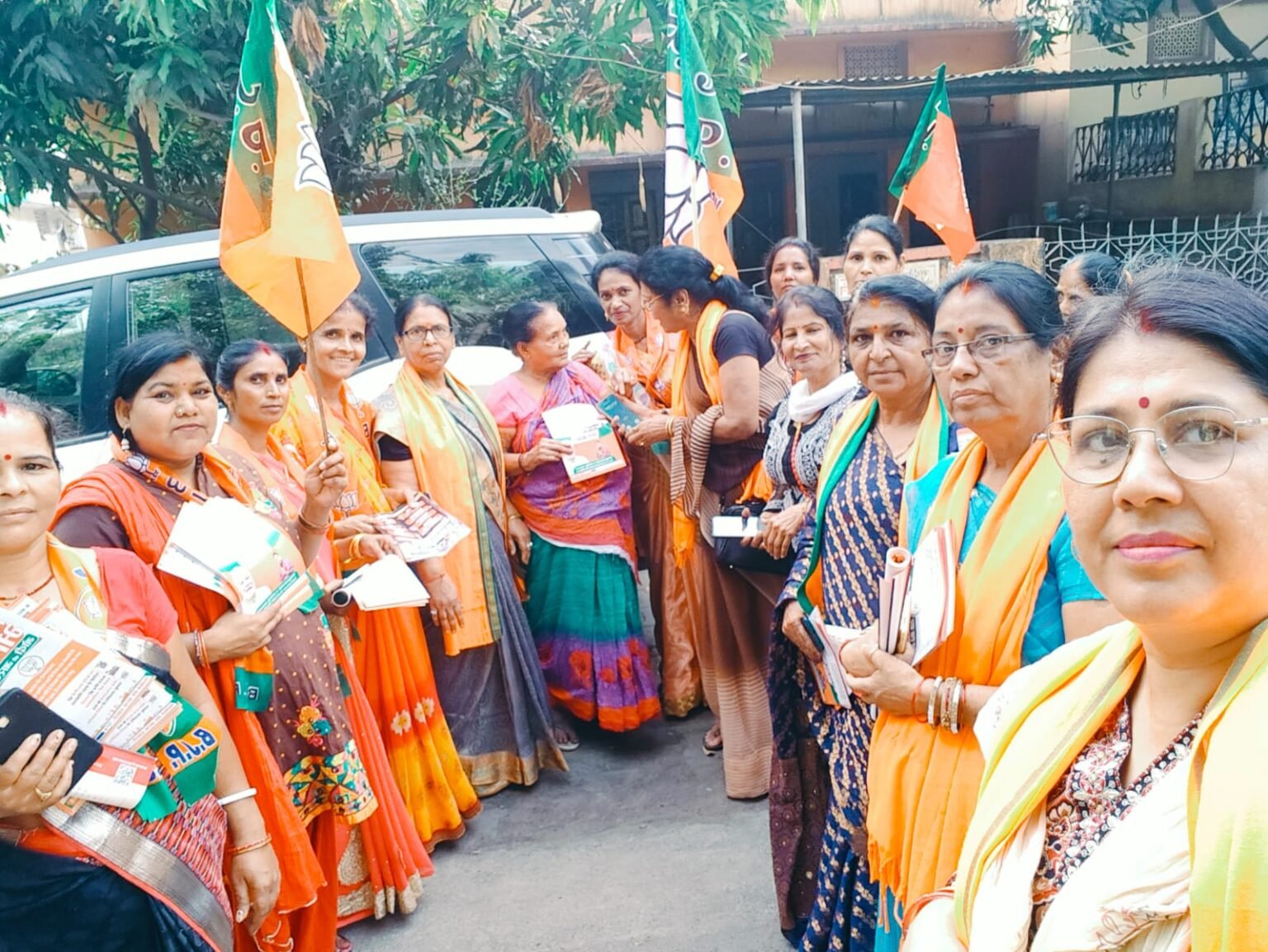 कदमा के उलियान में महिला मोर्चा विद्युत वरण के समर्थन में किया प्रचार