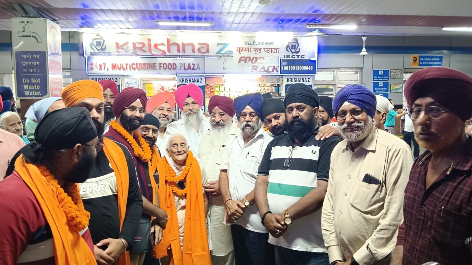 Jamshedpur : टाटानगर रेलवे स्टेशन से 110 तीर्थ यात्रियों का जत्था श्री हेमकुंड के लिए रवाना