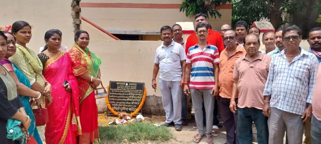 Jamshedpur : परसुडीह में नाली मरम्मत और स्लैब निर्माण कार्य का शिलान्यास