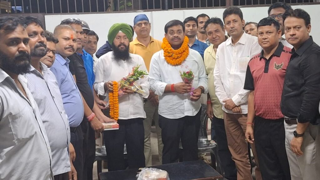 Tata motors : यूनियन अध्यक्ष और महासचिव का सम्मान