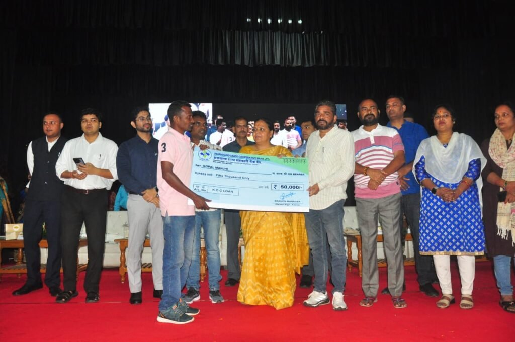 Jamshedpur : तीनों जिला के 94 लाभुकों व समितियों के बीच लगभग 5 करोड़ की परिसंपत्ति का किया गया वितरण