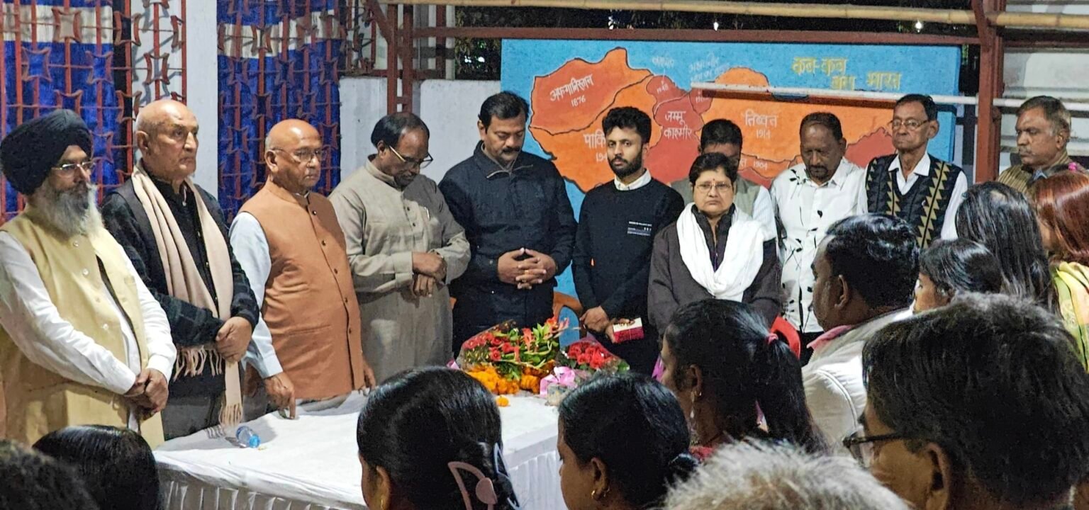 Jamshedpur : जदयू ने 26/11 के शहीदों को दी श्रद्धांजलि, विधायक सरयू राय रहे मौजूद