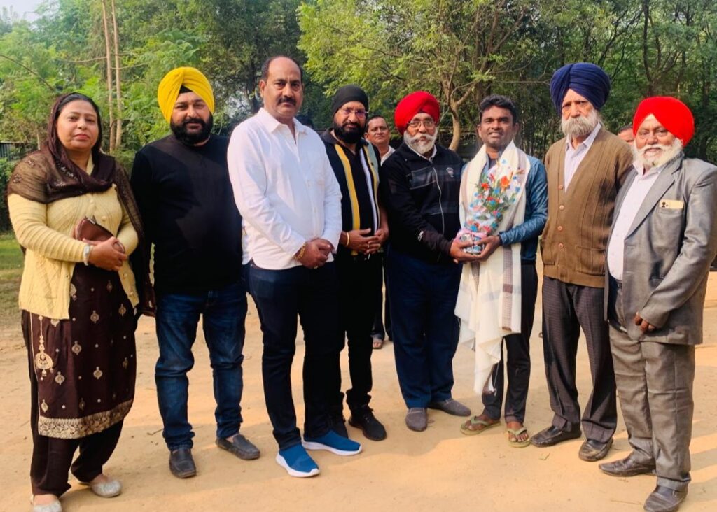 Jamshedpur : गोलपहाड़ी गुरुद्वारा कमेटी ने संजीव सरदार को किया सम्मानित
