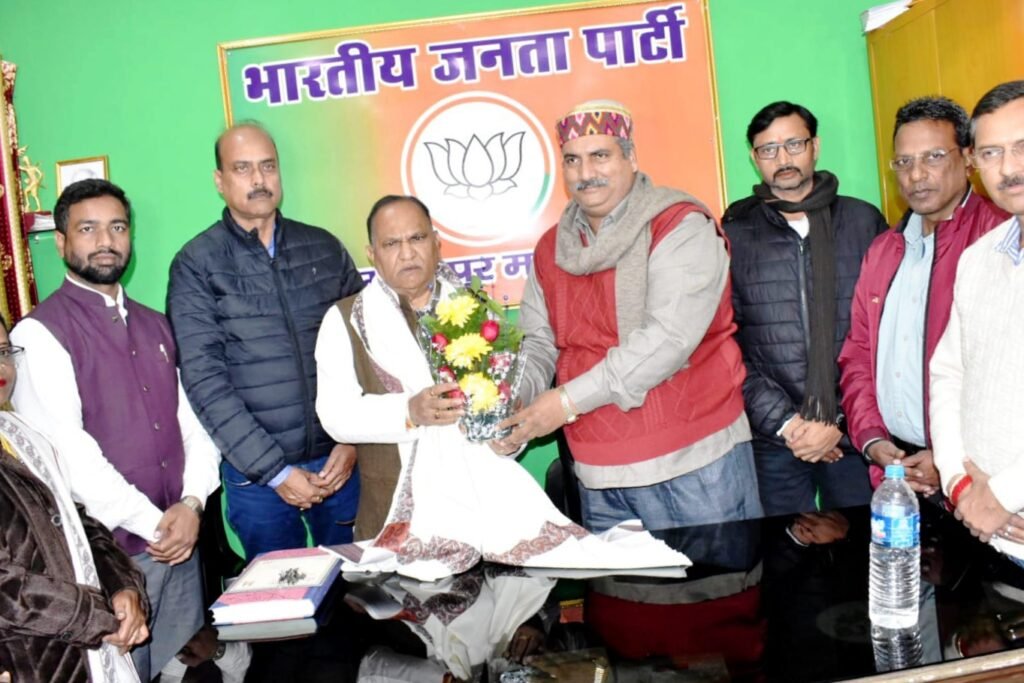 Jamshedpur : रांची के विधायक सीपी सिंह के आगमन पर भाजपा कार्यकर्ताओं ने किया भव्य स्वागत