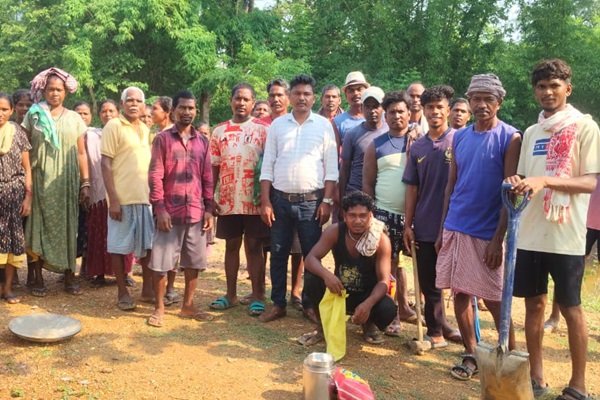 Seraikela : खुंटपानी में मजदूरों को कम मजदूरी देने पर कांग्रेस कमिटी ने किया काम बंद करने का ऐलान