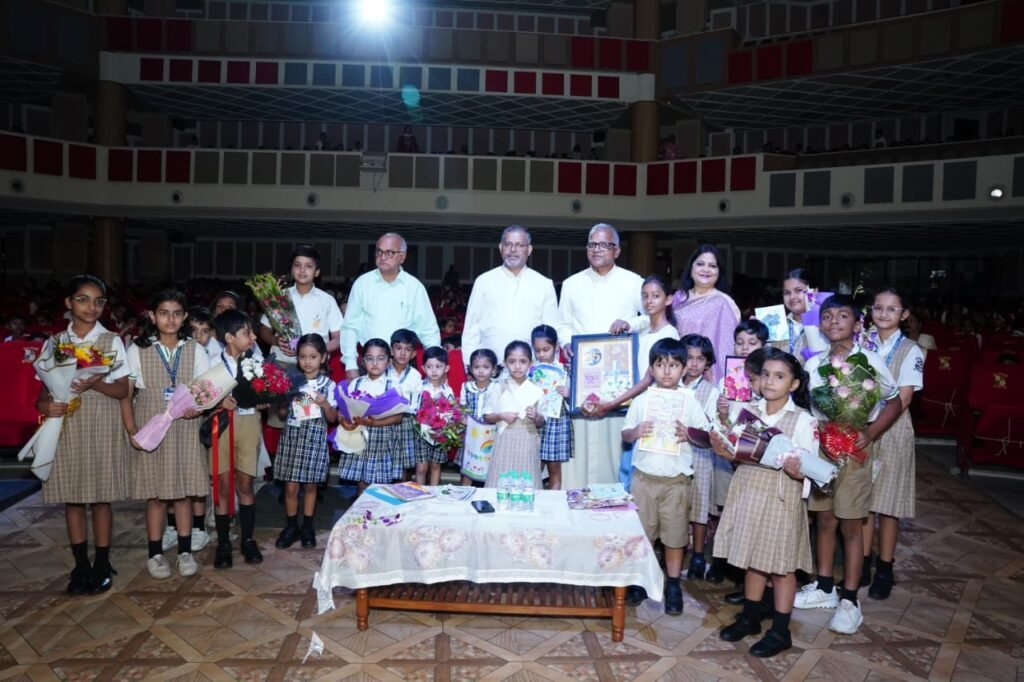 Jamshedpur : लोयोला स्कूल में संत एग्नेशियस के पर्व पर कई कार्यक्रम आयोजित, पुरोहिताई की सिल्वर जुबली पर फादर केएम जोसेफ सम्मानित