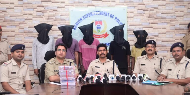 Jamshedpur Police : बिष्टुपुर पंच भवन में 15 लाख की चोरी मामले का पुलिस ने किया उदभेदन, सिदगोड़ा, बागबेड़ा और जुगसलाई के पांच चोर गिरफ्तार