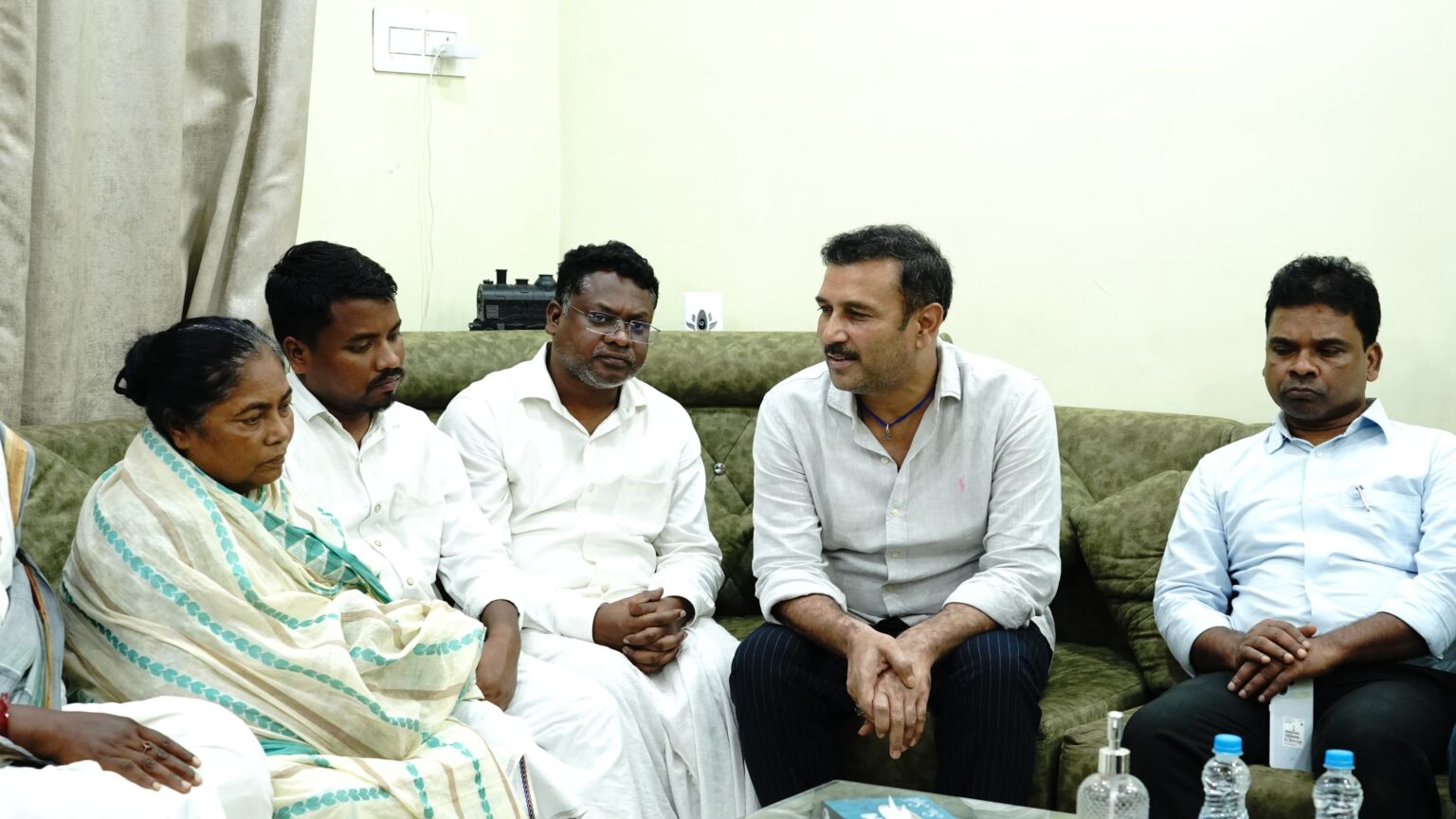 Jamshedpur : स्व. रामदास सोरेन को आजसू सुप्रीमो श्रद्धांजलि देने पहुंचे