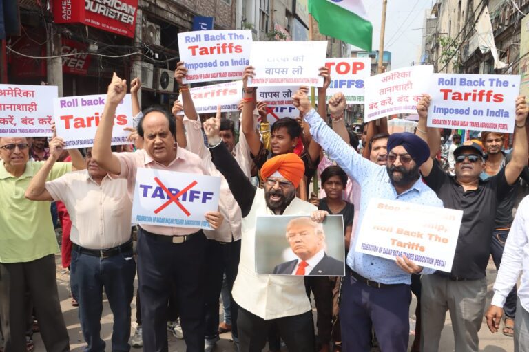 Traders Protest In Delhi : ਅਮਰੀਕਾ ਦੀ ਟੈਰਿਫ ਨੀਤੀ ਦੇ ਵਿਰੋਧ ਵਿਚ ਵਪਾਰੀਆਂ ਨੇ ਕੀਤਾ ਵਿਰੋਧ ਪ੍ਰਦਰਸ਼ਨ
