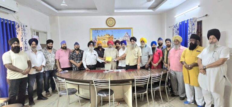 Jamshedpur : पंजाब के बाढ़ पीड़ितों के लिए गुरु रामदास सेवक जत्था ने भी बढ़ाये हाथ, CGPC को दिए 31 हजार