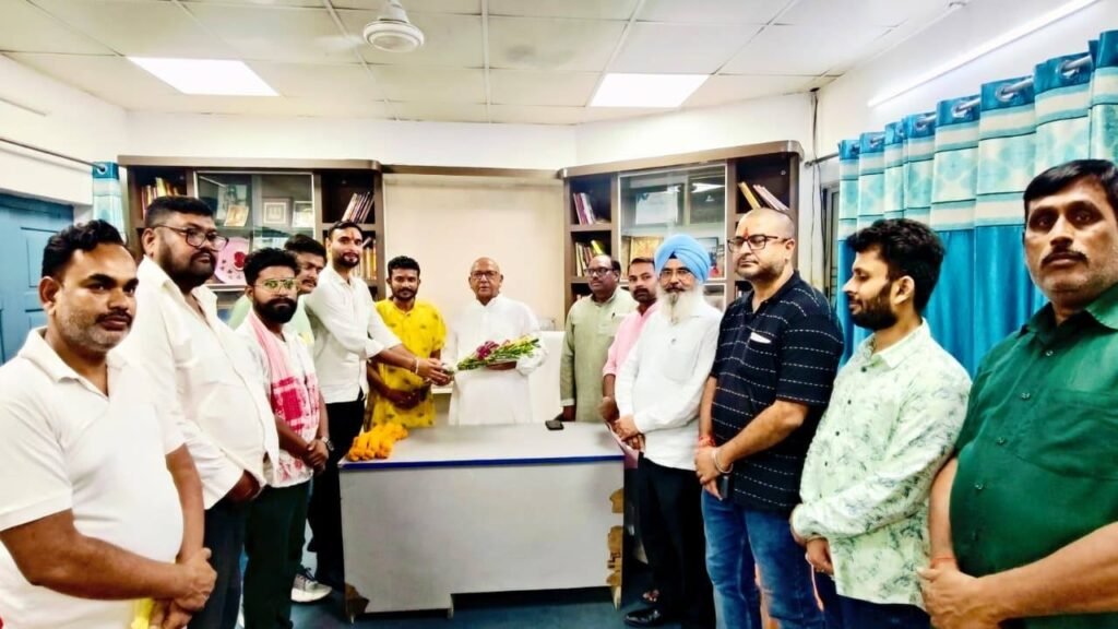 Jamshedpur : यशवंत शुक्ला, अभिषेक ओझा और अभिषेक पासवान ने थामा जदयू का दामन