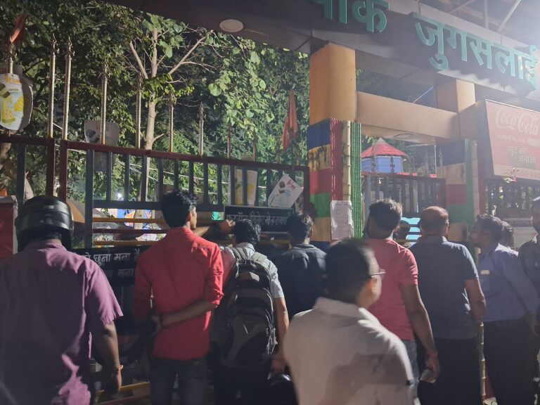 illegal Diwali trade in Jamshedpur : आखिरकार जुगसलाई नगर परिषद ने पार्क में अवैध रूप से लगाए गए पटाखा बाजार को कराया बंद, देर रात परेशान हुए शहरवासी