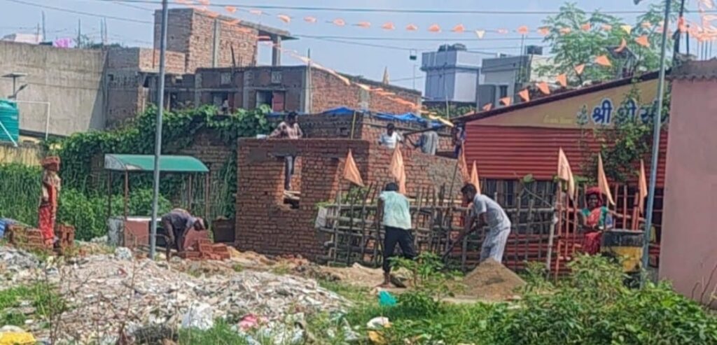 Jamshedpur : कदमा भाटिया बस्ती गंगा पथ में अतिक्रमण कर बनाया घर, झामुमो नेता गणेश महाली समेत अन्य की डीसी और एसएसपी से शिकायत