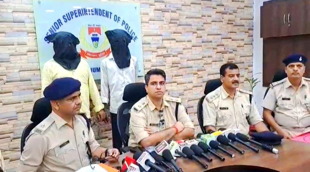 Jamshedpur Police : कदमा में बड़ी वारदात की साजिश नाकाम, अवैध हथियार के साथ चाचा-भतीजा गिरफ्तार, देखें – Video
