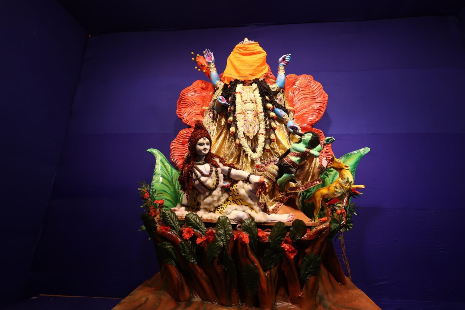 Jamshedpur : गोलमुरी जॉगर्स पार्क में नव युवक चेतना मंच की भव्य काली पूजा का उद्घाटन, काल्पनिक गुफा थीम में सजा पंडाल आकर्षण का केंद्र, ये हुए शामिल