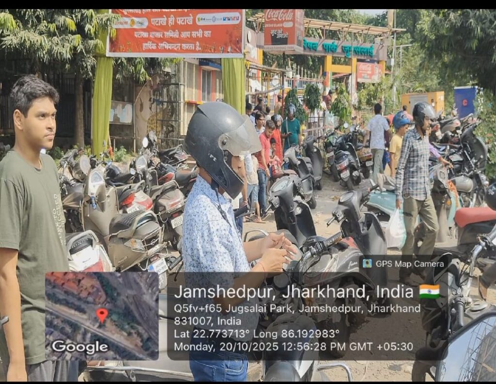 The confusion of the district administration is beyond the understanding of the public : जुगसलाई नगर परिषद का नोटिस बस दिखावा, सुबह पुनः खुल गया जुगसलाई पार्क में पटाखा बाज़ार