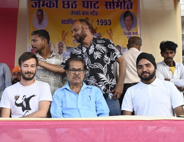 Jamshedpur : उगते सूरज को अर्घ्य देकर छठ पूजा का हुआ समापन, जेम्को छठ घाट में सैकड़ो श्रद्धालुओं ने लिया भाग, ऑस्ट्रेलिया के एलेक्स जेंडा ने भी की आराधना