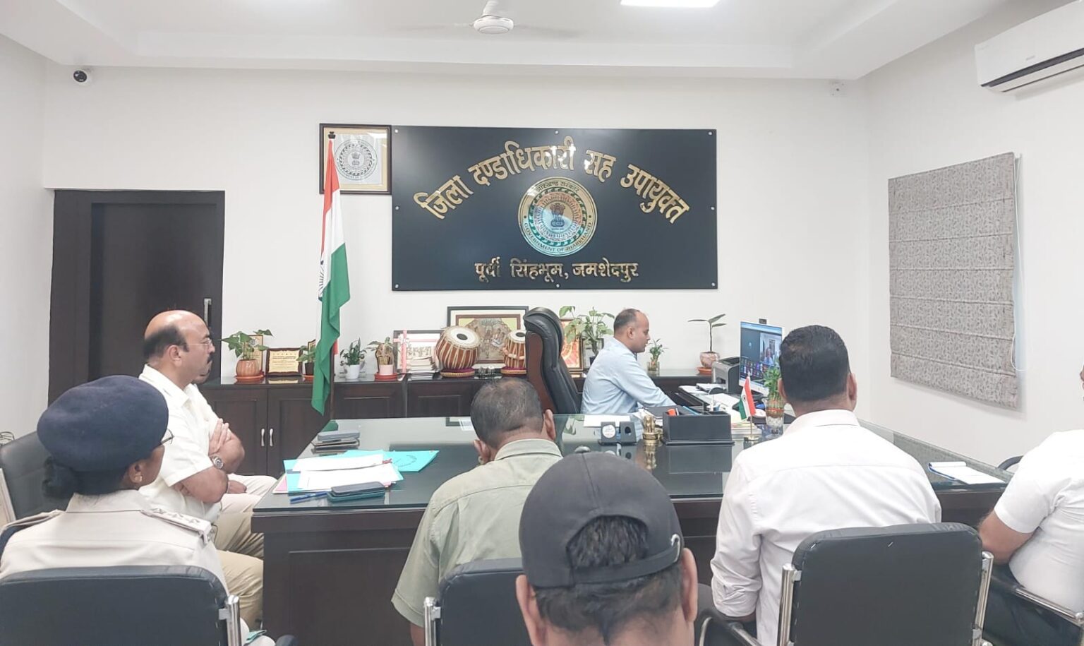 Jamshedpur : मोंथा चक्रवात से जानमाल की सुरक्षा को लेकर नगर निकाय, प्रखंड व अंचल के क्षेत्रीय पदाधिकारियों को डीसी ने दिए आवश्यक दिशा-निर्देश