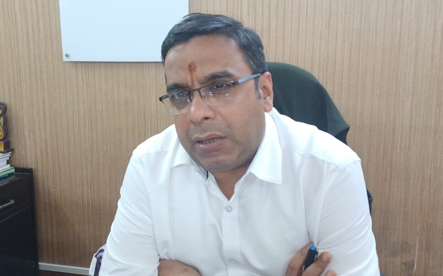 Adityapur : नगर निगम प्रशासक की कार्यप्रणाली के विरुद्ध पूर्व पार्षदों का आमरण अनशन शुरू, ये भी चल रहा है झोल-झाल, ठेकेदार भी त्रस्त