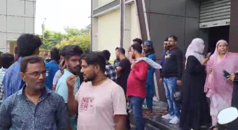 Jamshedpur/Saraikela : ग्लोबल ट्रेवल्स वेबसाइट से कई लोग हुए करोड़ों की ठगी का शिकार, पुरुलिया रोड कार्यालय में की तोड़फोड़