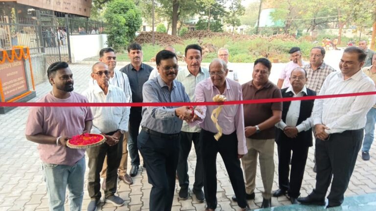 Jamshedpur : आदित्यपुर टोल ब्रिज कंपनी ने साढ़े 8 लाख की लागत से पार्वती घाट में बनवाया आधुनिक शौचालय, प्रबंधन को हुआ सुपुर्द