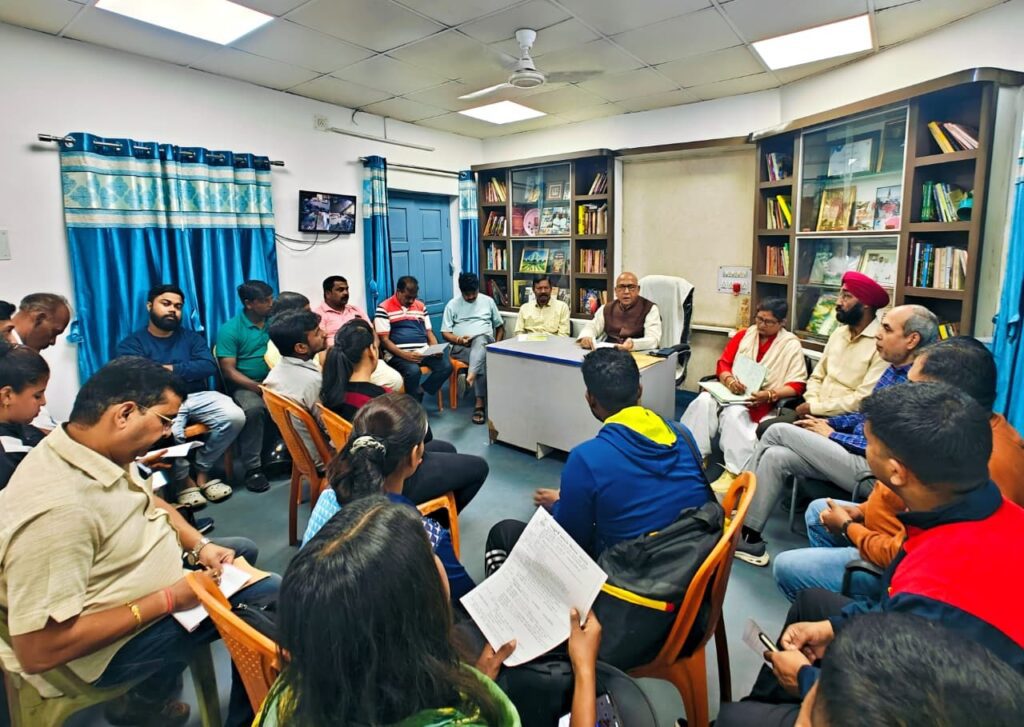 Jamshedpur : स्लम एरिया में रहने वाले बच्चे भी शामिल होंगे बाल मेले में, सरयू राय की अध्यक्षता में हुई बैठक में बड़ा फैसला