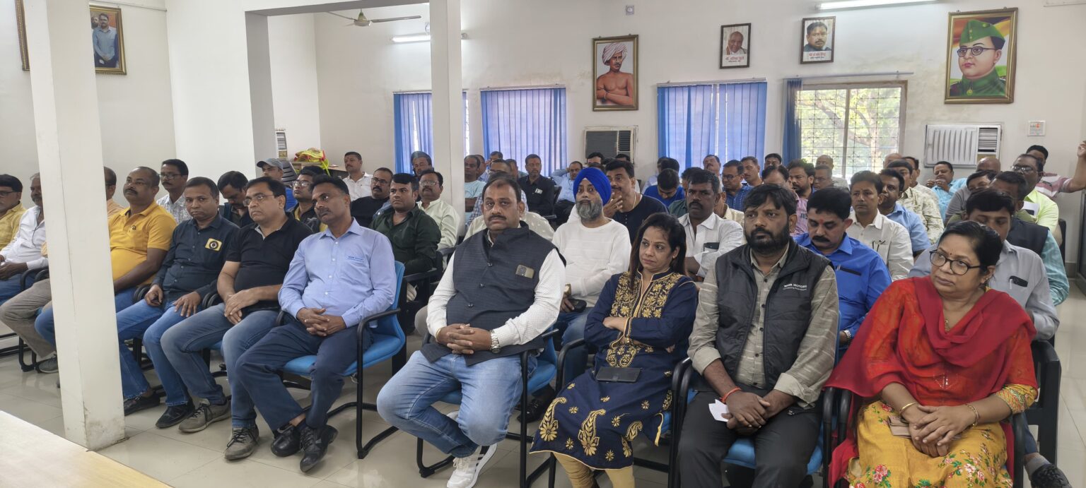 Jamshedpur : टाटा मोटर्स वर्कर्स यूनियन का कमेटी मीटिंग आयोजित, ग्रेड पर हुई चर्चा