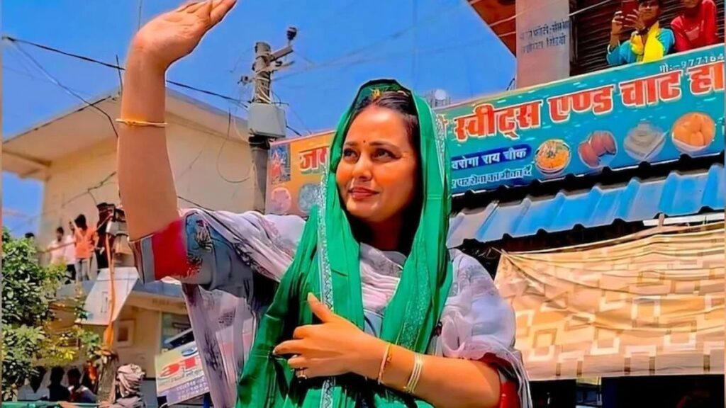 Patna : राजद में पारिवारिक कलह चरम पर, लालू की बेटी रोहिणी का राजनीति से संन्यास व परिवार से नाता तोड़ा