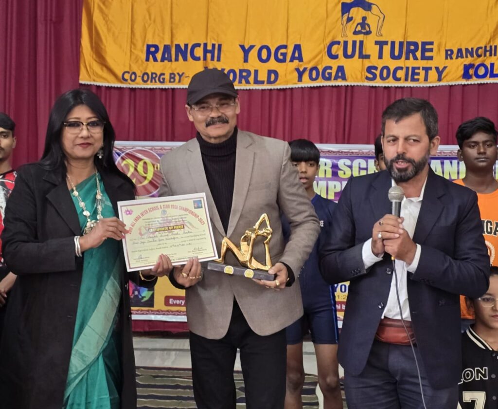 Jamshedpur : योग गुरु अंशु को मिला ‘बेस्ट योग शिक्षक’ का खिताब