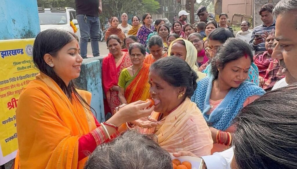 Jamshedpur : पूर्वी विधानसभा में विकास कार्यों ने पकड़ी रफ्तार, बिरसानगर में 82 लाख की विकास योजनाओं का विधायक पूर्णिमा साहू ने किया शुभारंभ