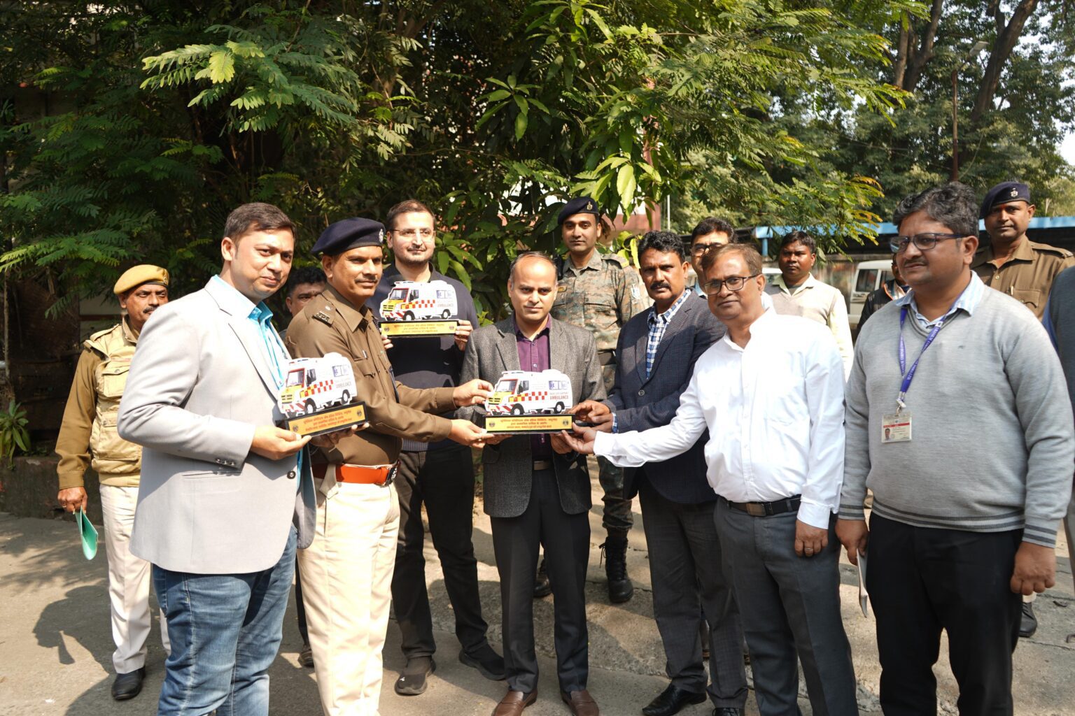 Jamshedpur : जिला प्रशासन की पहल पर तीन जेलों को यूसीआईएल ने सीएसआर मद से उपलब्ध कराया एंबुलेंस