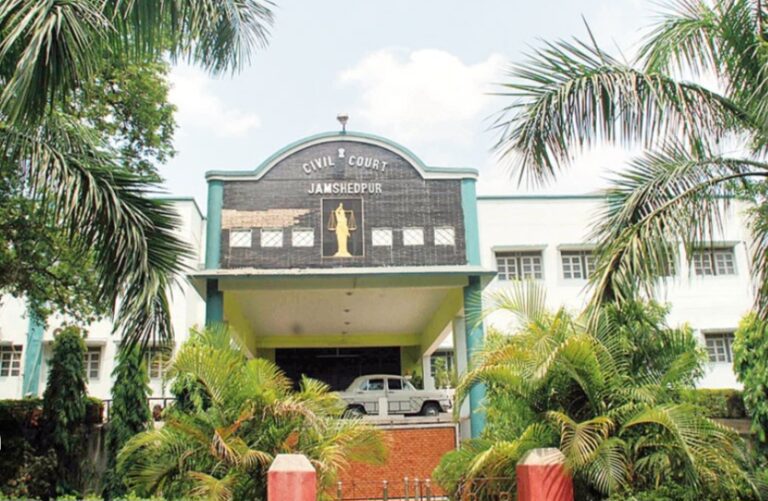 Jamshedpur Court News : बिरसानगर में एक राय होकर मारपीट करने के मामले में तीन अभियुक्तों ने कोर्ट में किया आत्मसमर्पण, जमानत