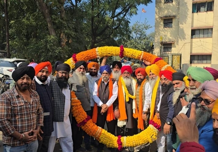 Jamshedpur Cgpc : भगवान सिंह को प्रधान चुने जाने पर मंटू-जोगी और गंभीर ने फूल-माला पहनाई, दी बधाई