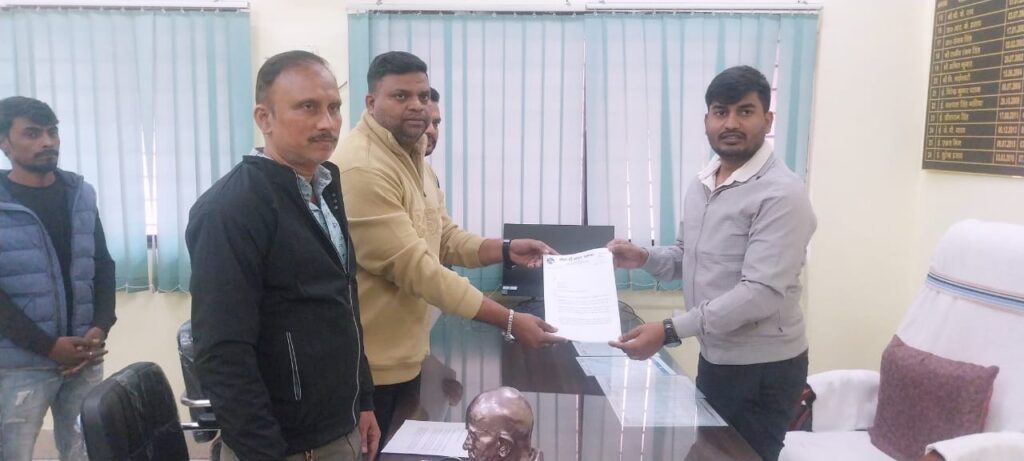 Jamshedpur : जुगसलाई नगर परिषद क्षेत्र के जनमुद्दों को लेकर “सेवा ही लक्ष्य” गंभीर, संस्था प्रमुख मानिक मल्लिक ने कार्यपालक अभियंता को दिया 6 सूत्री ज्ञापन