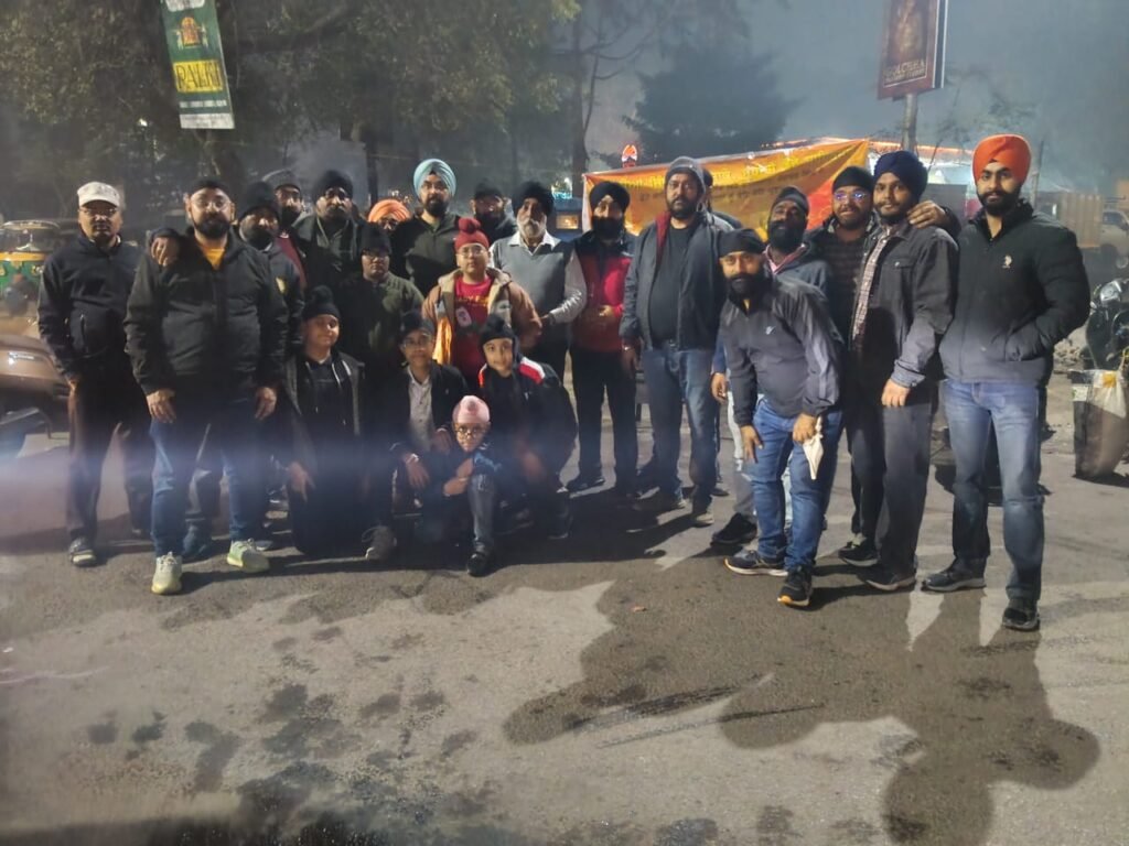 Jugsalai Sikh Sangat: जुगसलाई रेलवे ओवरब्रिज के पास शहीदी दिहाड़े को समर्पित राहगीरों के बीच गर्म दूध का किया गया वितरण