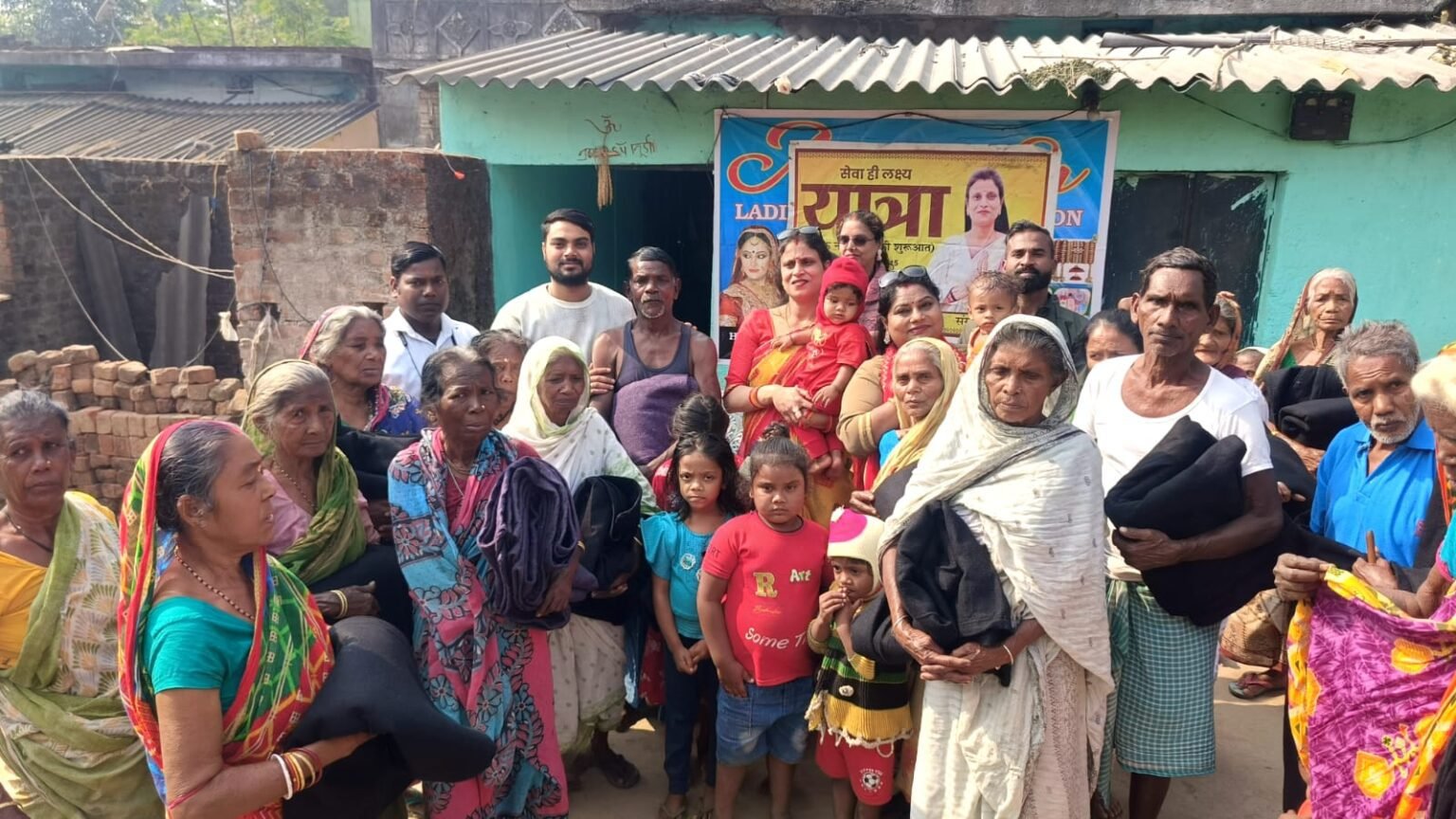 Jamshedpur : भिलाई पहाड़ी में संस्था “यात्रा” ने की मानवता की सेवा