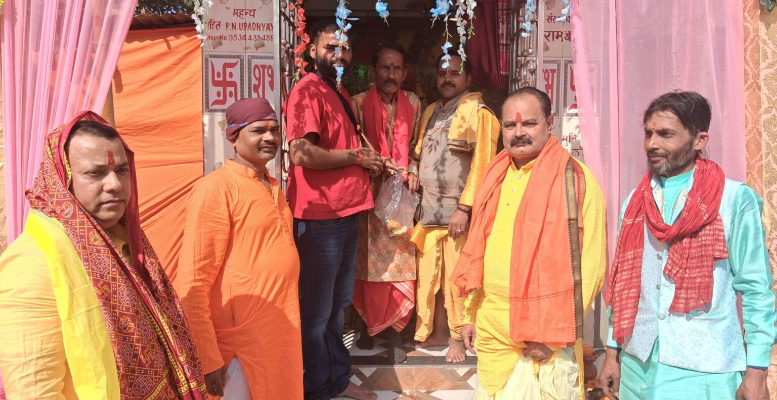 Jamshedpur : बागबेड़ा डीभी चौक में हनुमान मंदिर के स्थापना दिवस पर आयोजित किया धार्मिक अनुष्ठान, भक्तिमय हुआ इलाका