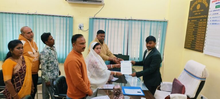 Jugsalai Municipal Council : डॉली मल्लिक इलाके की जन समस्याओं को लेकर संघर्षरत, 5 सूत्री मांग पत्र देकर कार्यपालक अभियंता को दी आंदोलन की चेतावनी