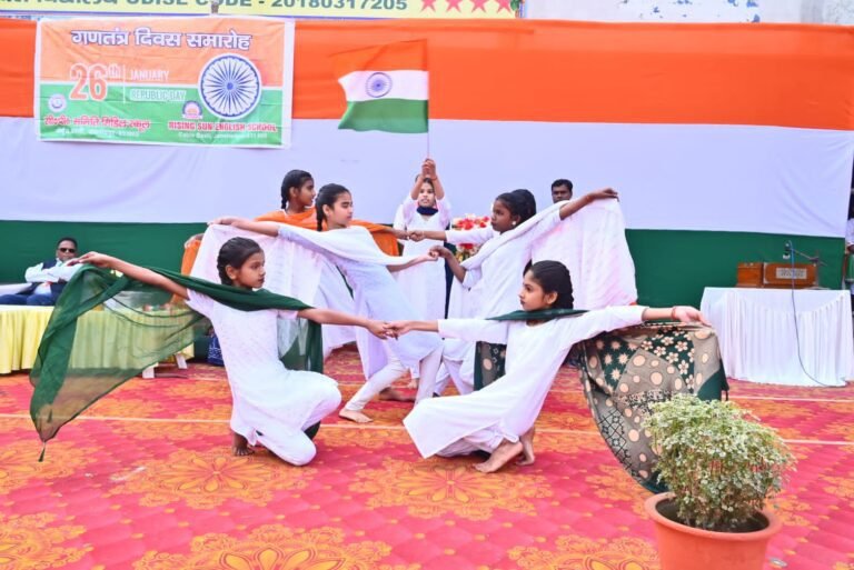 Jamshedpur : सीपी समिति मध्य विद्यालय केबुल बस्ती में हर्षोल्लास से मना गणतंत्र दिवस, दिनेश कुमार ने किया ध्वजारोहण