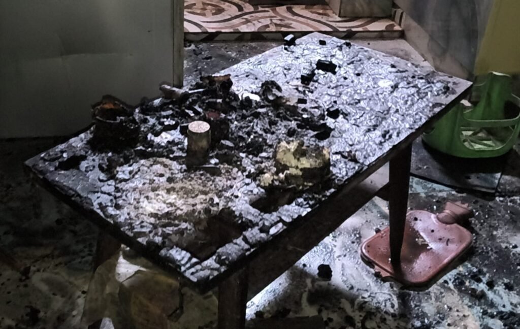 Woman dies in Jamshedpur fire : भालूबासा जोड़ा मंदिर के पास शॉर्ट सर्किट से लगी आग, 85 वर्षीय बुजुर्ग महिला की जलकर मौत, देखें – Video
