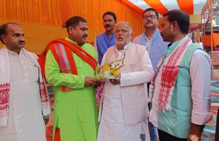 Jamshedpur : स्फटिक शिवलिंग स्थापना दिवस के मौके पर विशाल भंडारा, 8500 लोगों ने ग्रहण किया प्रसाद, पहुंचे बिहार के ये मंत्री