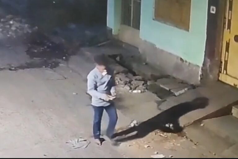 Update- Major theft incident in Jamshedpur : जुगसलाई में शादी के दौरान घर में घुसा चोर, 25 लाख के गहने व नकद ले उड़ा, नशेड़ी चोरों पर लगाम लगाने में फेल पुलिस, देखें- CCTV