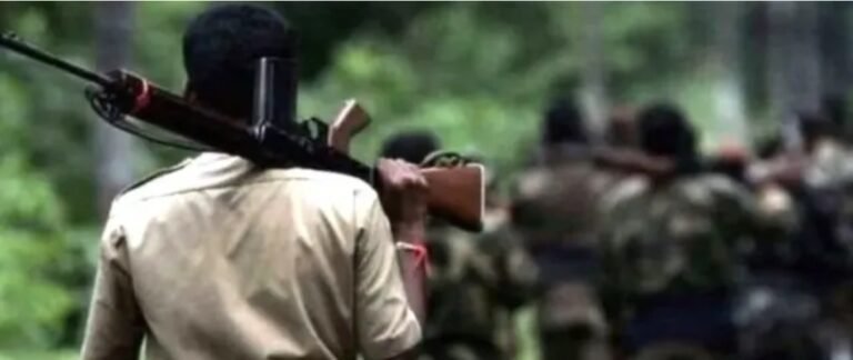 Chaibasa : सारंडा की लड़ाई निर्णायक मोड़ पर, 10 किमी के दायरे में सिमटे नक्सली