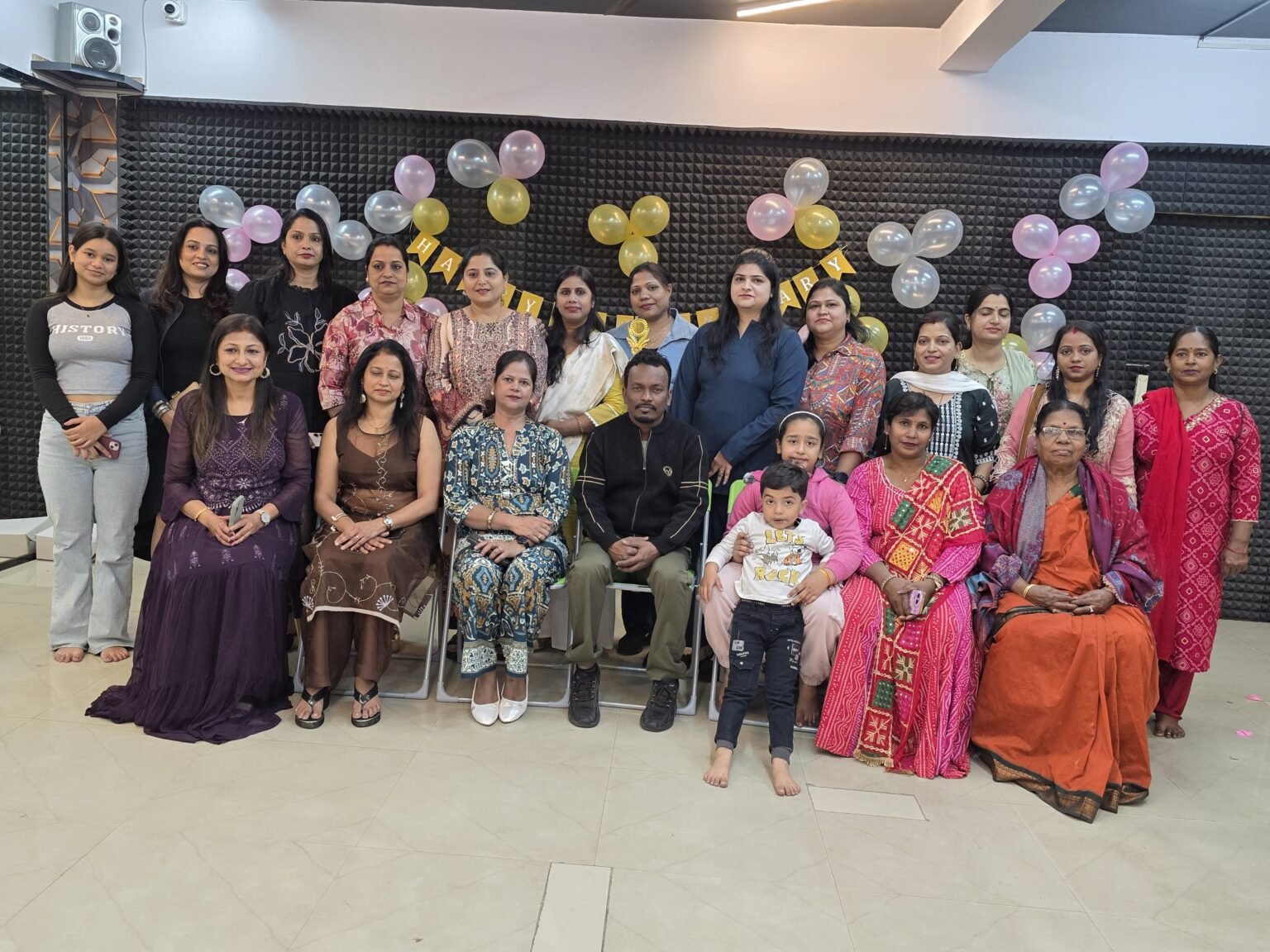 Jamshedpur : Kiwiz डांस स्टूडियो की पहली वर्षगांठ धूमधाम से मनाई गई, मीनाती बेहरा को बेस्ट फिटनेस वूमेन का मिला सम्मान