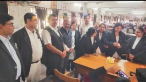 Jamshedpur : जिला बार संघ में मनाया गया अधिवक्ता दीपा सिंह का जन्मदिन