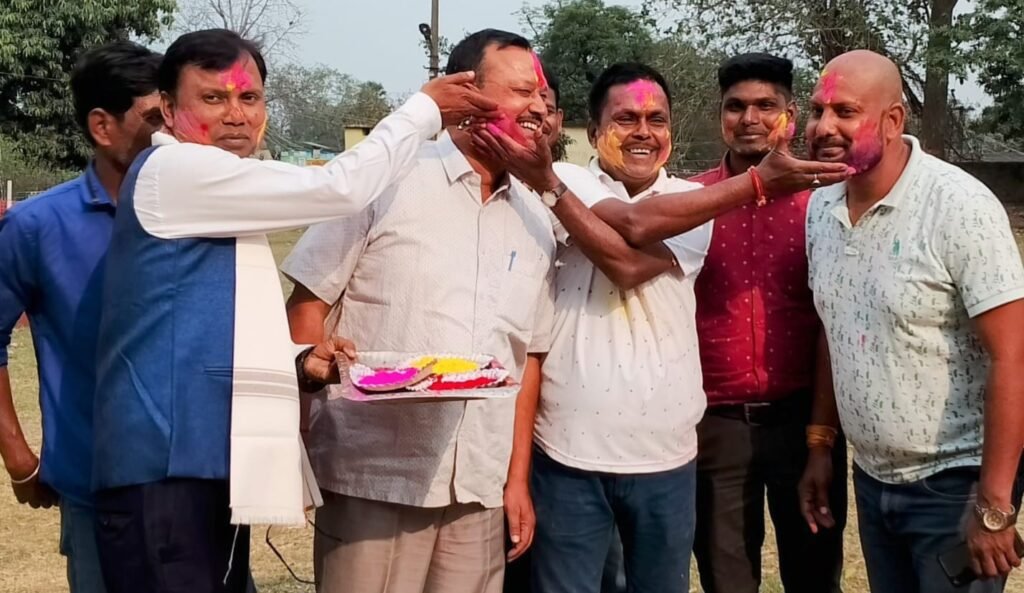 Dhanbad : रंगों से दिल खिल जाते हैं रंगों में रंग मिल जाते हैं : राजेश सिंह, धनबाद में AISMJWA का होली मिलन समारोह संपन्न