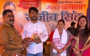 Dhanbad/Jamshedpur : विवेक पांडेय मिले संजीव सिंह से, शीतला माता का दर्शन करने आएंगे धनबाद के मेयर