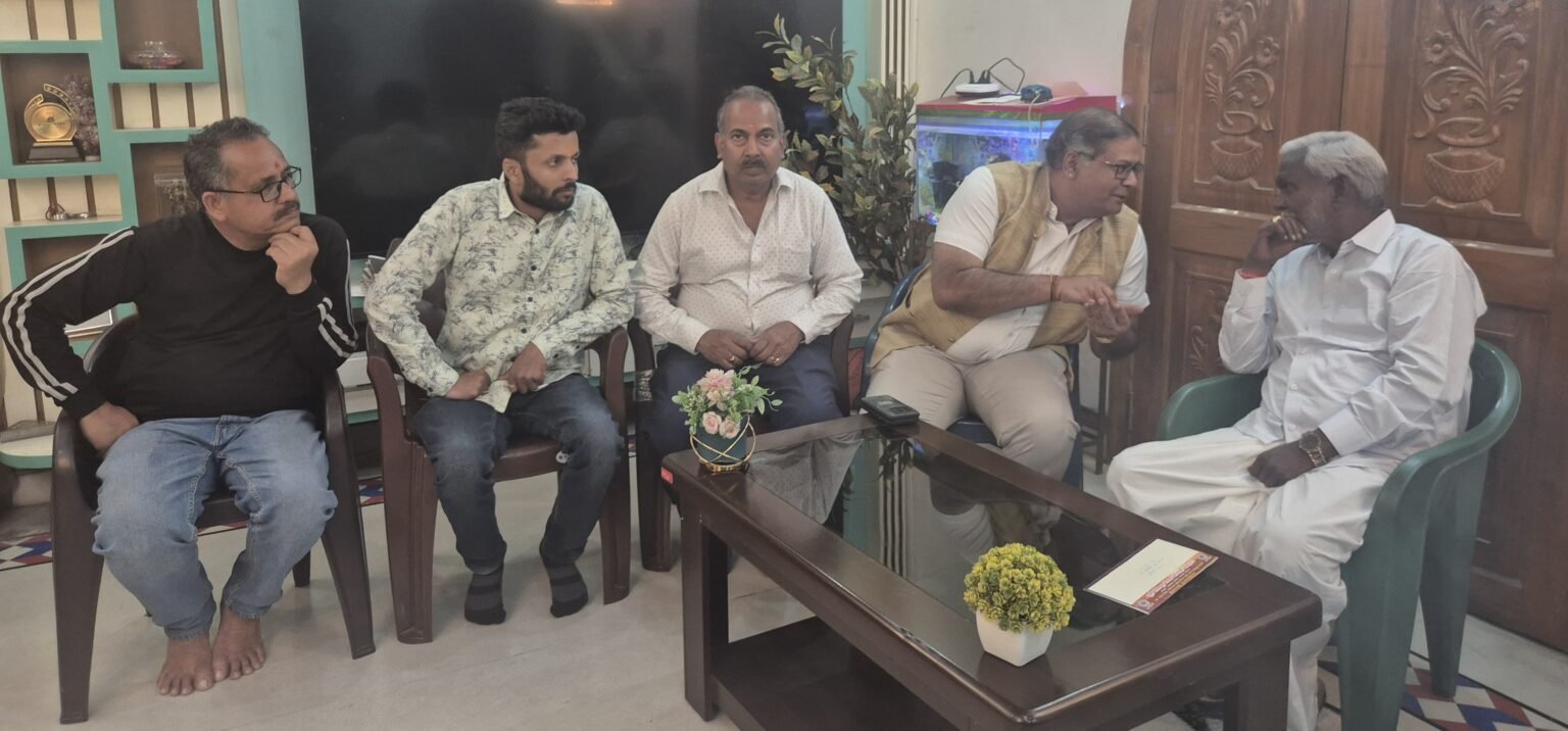 Jamshedpur : जिला मारवाड़ी सम्मेलन ने चंपाई सोरेन से मिल शोक व्यक्त किया